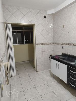 Image 3 - 915873