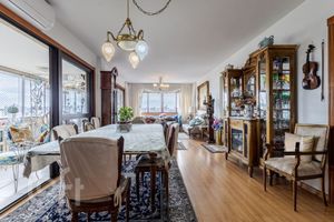 Image 9 - 915879