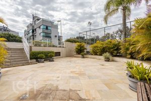 Image 32 - 915879