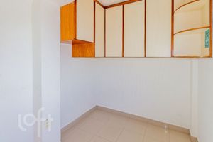 Image 15 - 915880