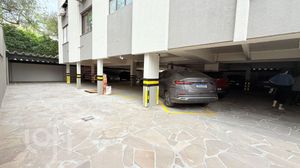Image 19 - 915882