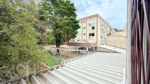 Image 16 - 915882