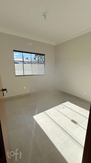 Image 5 - 915883