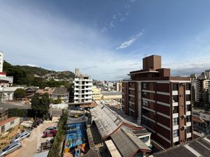 Image 11 - 915884