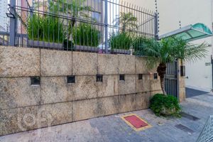 Image 9 - 915893