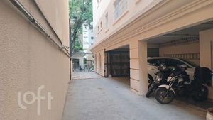 Image 24 - 915894