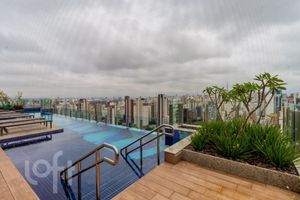 Image 18 - 915907