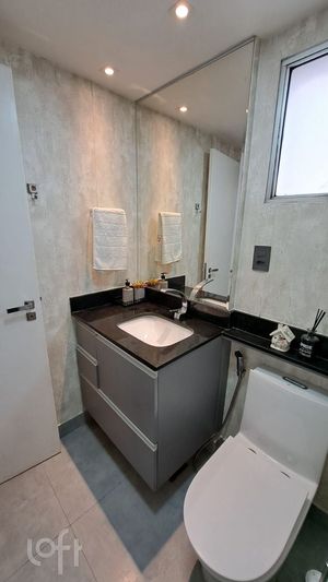Image 15 - 915911