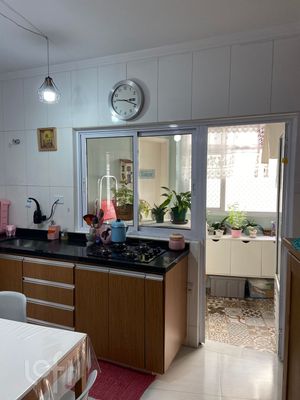 Image 7 - 915921