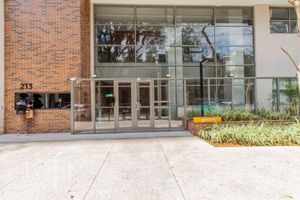 Image 28 - 915926
