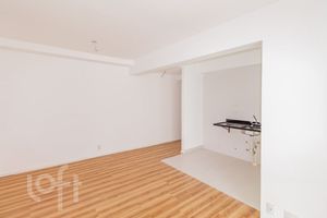 Image 1 - 915926