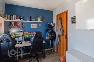 Image 10 - 915929