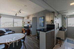 Image 4 - 915929