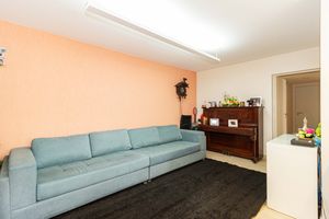 Image 4 - 915935