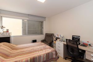 Image 25 - 915935