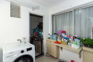 Image 32 - 915935