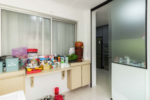 Image 33 - 915935