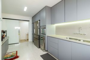 Image 27 - 915935