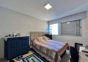 Image 3 - 915935