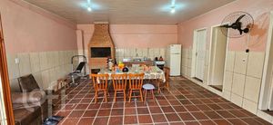 Image 6 - 915944