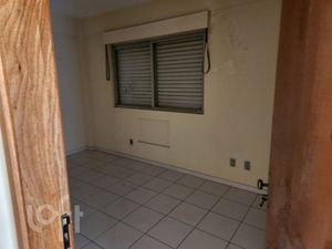 Image 8 - 915945