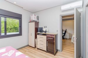 Image 30 - 915946