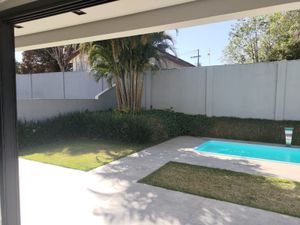 Image 19 - 915946