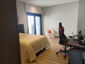 Image 34 - 915946