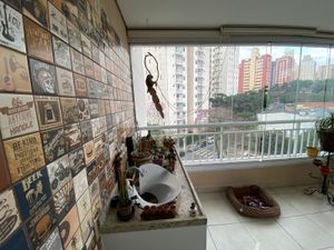 Image 5 - 915960