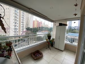 Image 8 - 915960