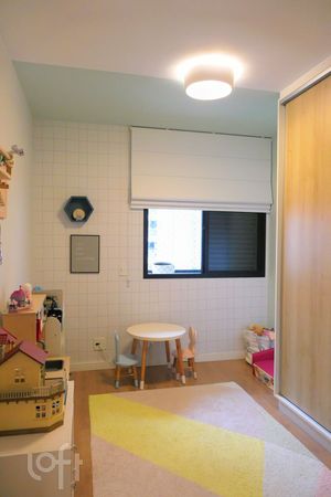 Image 10 - 915977