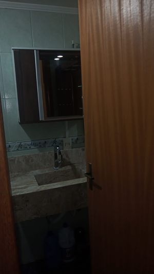 Image 11 - 915984