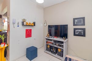 Image 2 - 915987