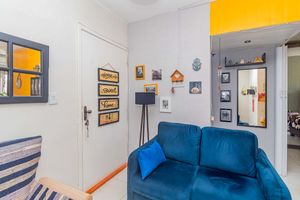 Image 3 - 915987