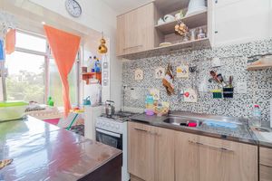 Image 8 - 915987