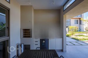 Image 19 - 916011