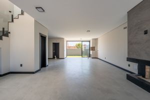 Image 1 - 916039