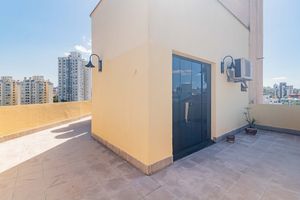 Image 8 - 916049
