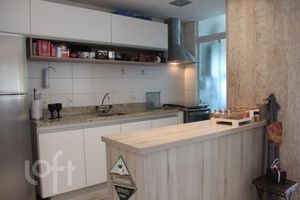 Image 4 - 916067