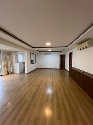 Image 4 - 916069
