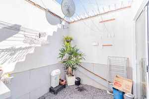 Image 34 - 916074