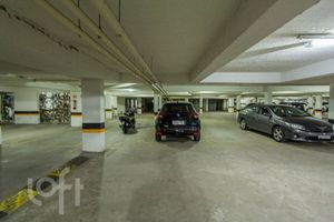 Image 33 - 916084