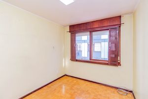 Image 21 - 916093