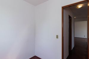 Image 7 - 916095