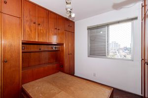 Image 19 - 916095