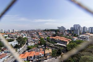 Image 21 - 916095