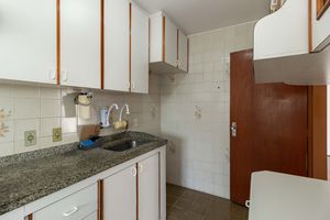Image 23 - 916095