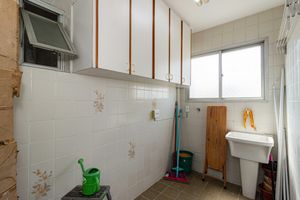 Image 28 - 916095