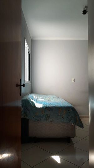 Image 22 - 916105