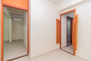Image 18 - 916109